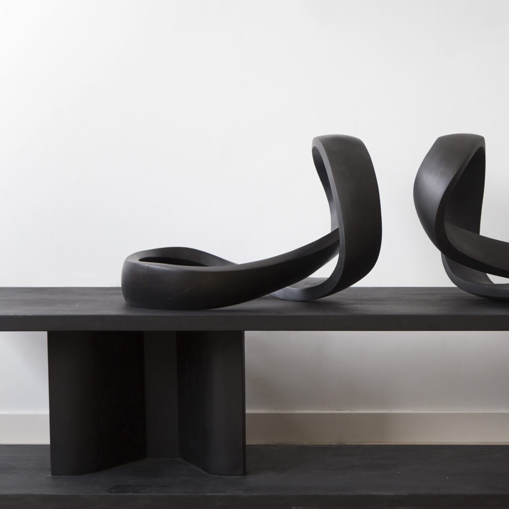 MOLE NEGRA sculpture