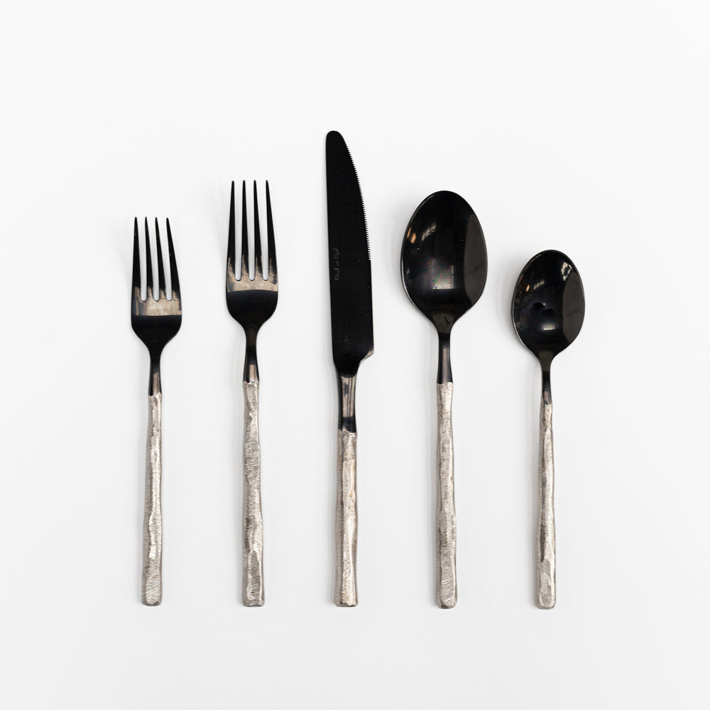 CARBŌN black & silver cutlery set